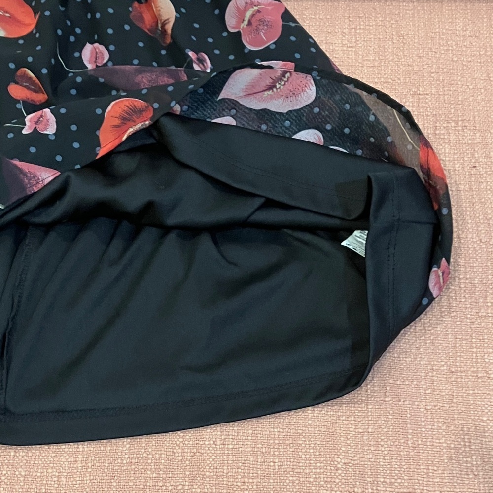 Enough About Me Montreal small wm’s Black / Red Floral midi or mini Dress - Picture 7 of 14